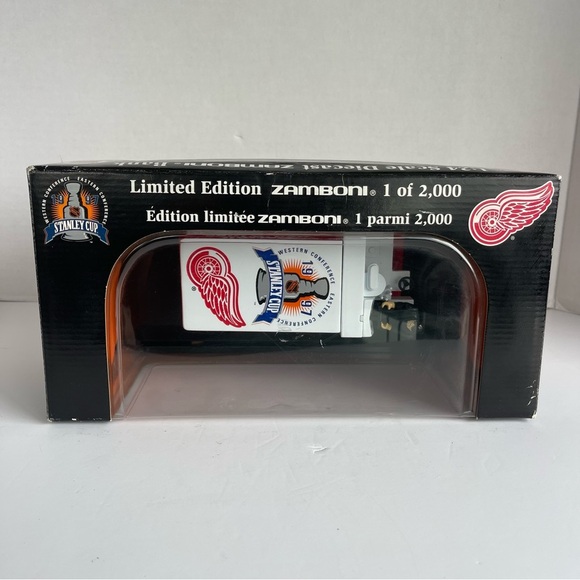 Detroit Red Wings Zamboni Model New Never Been Open - Picture 3 of 9